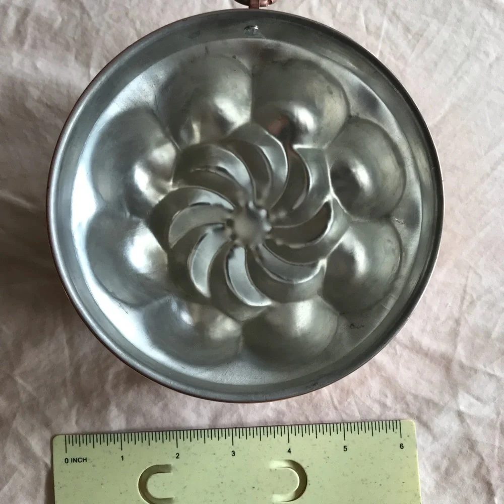 Williams-Sonoma Ruffoni Bundt Style Swirl Copper Hanging Baking Loaf Mold